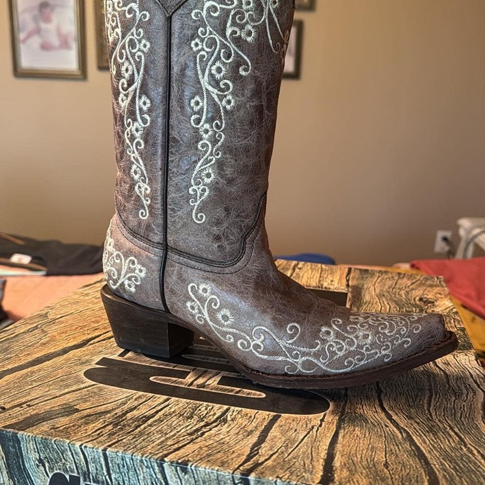 Embroidered Brown Western Boots